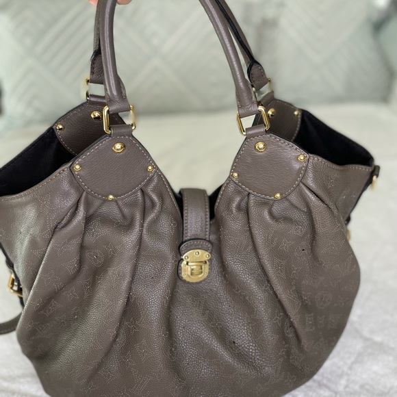 Louis Vuitton XL Mahina in Elephant - Picture 10 of 12